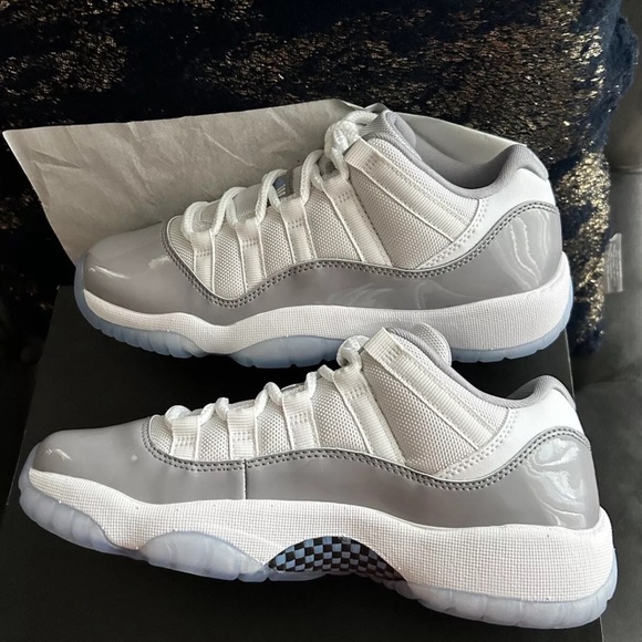 Jordan 11 retro low Size 6 New